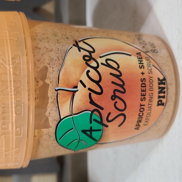 VS PINK Apricot Body Scrub - Picture 4 of 4